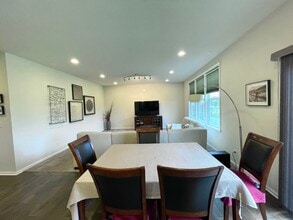 4 Andrew Ln in Hawthorn Woods, IL - Building Photo - Building Photo