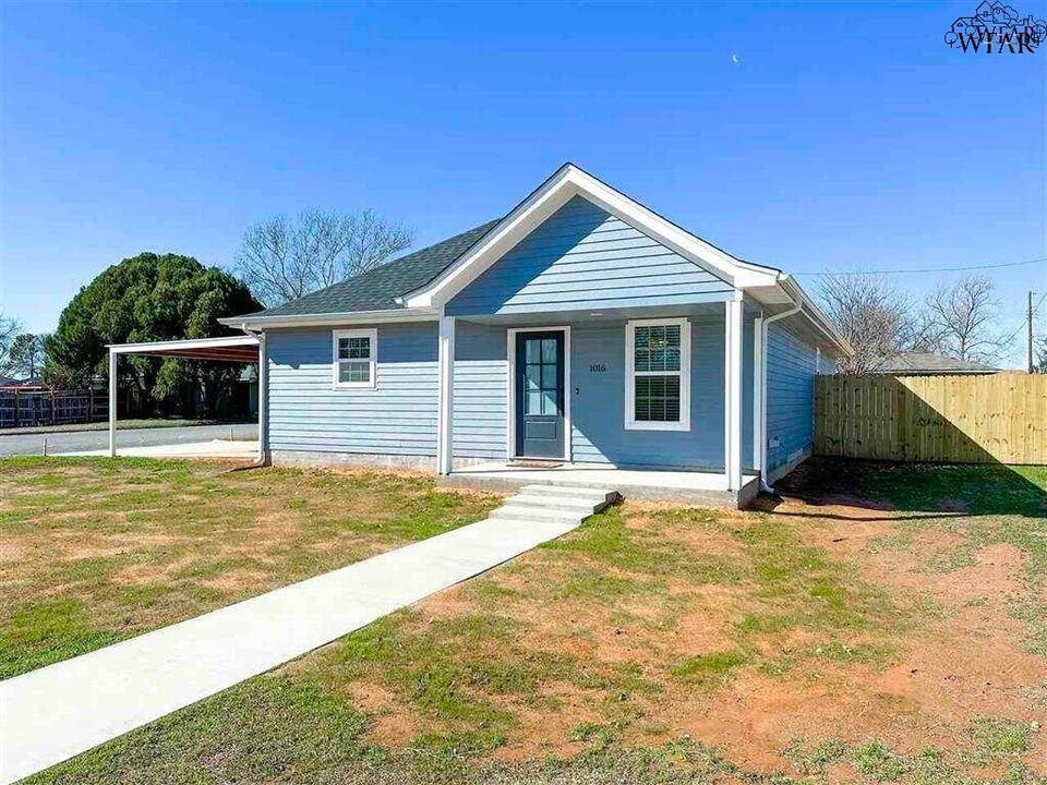 1016 Bishop Rd in Burkburnett, TX - Building Photo
