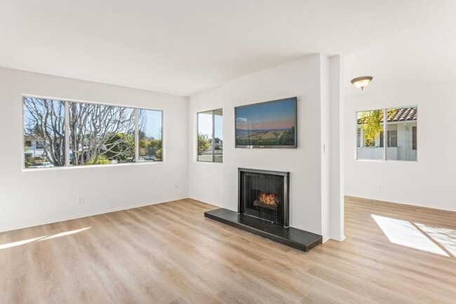 4154 Via Andorra in Santa Barbara, CA - Building Photo - Building Photo