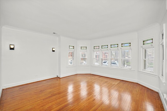 2737 W Lunt Ave in Chicago, IL - Building Photo - Building Photo