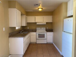 2812 Marlin Ave in Las Vegas, NV - Building Photo - Building Photo