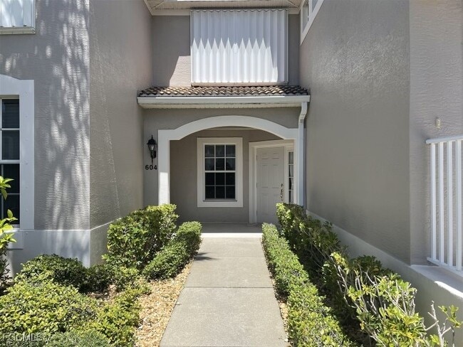 10028 Colonial Country Club Blvd in Ft. Myers, FL - Building Photo - Building Photo
