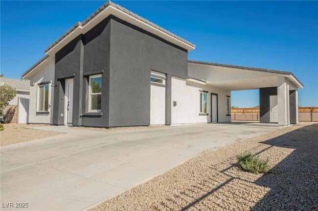 5240 Denning St in Las Vegas, NV - Building Photo - Building Photo