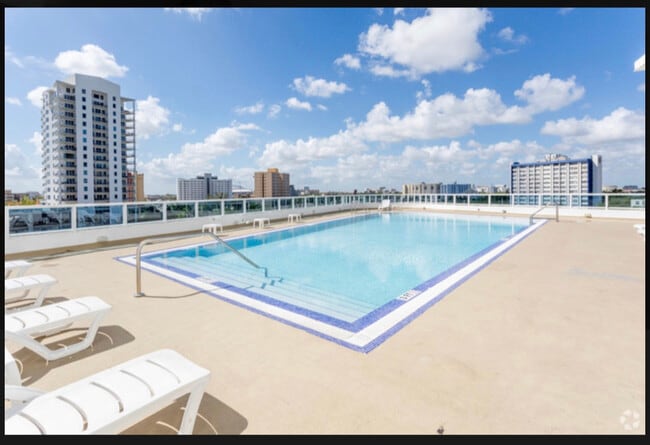 133 NE 2nd Ave, Unit 911 in Miami, FL - Foto de edificio - Building Photo
