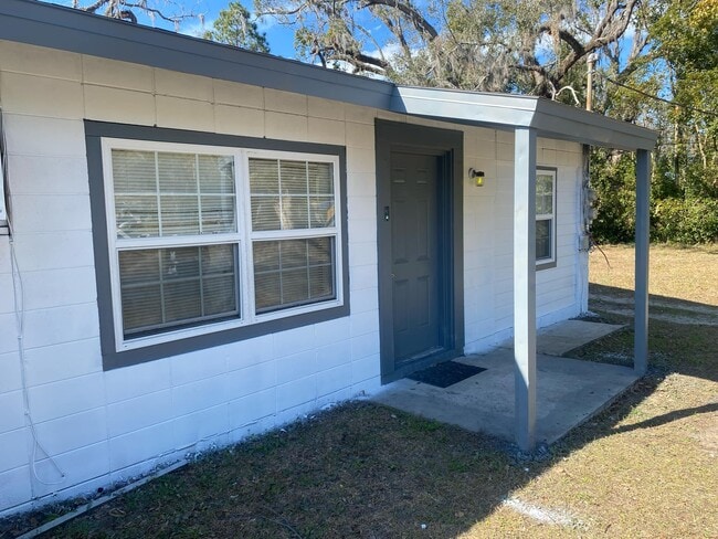 property at 1315 S Center St