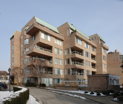 Stamford Landing Marina - South Tower Apartments