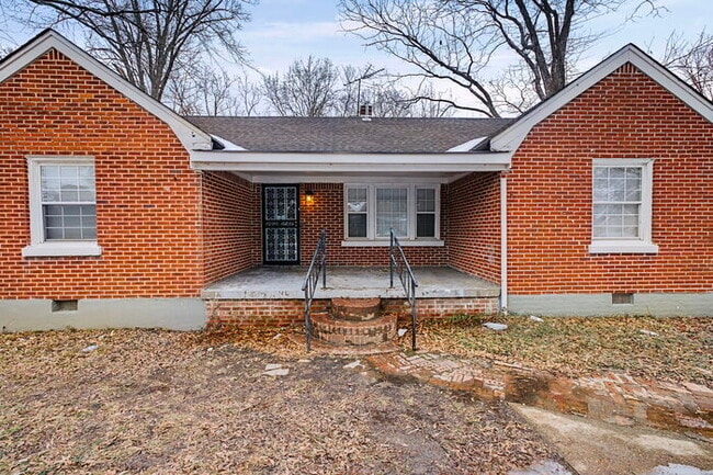 property at 1604 Alta Vista Ave