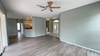 210 41st St NE in Bradenton, FL - Foto de edificio - Building Photo