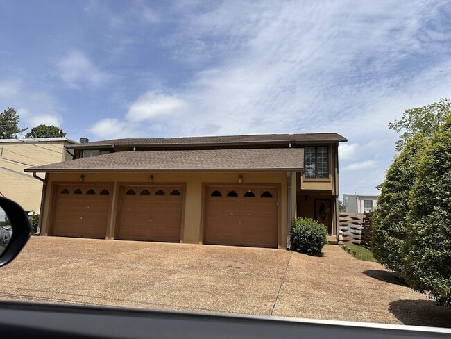 property at 306 W Colville St