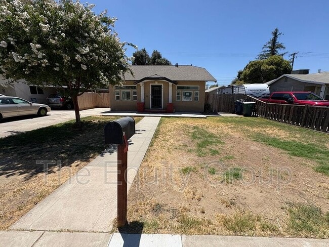 property at 741 E Apricot Ave