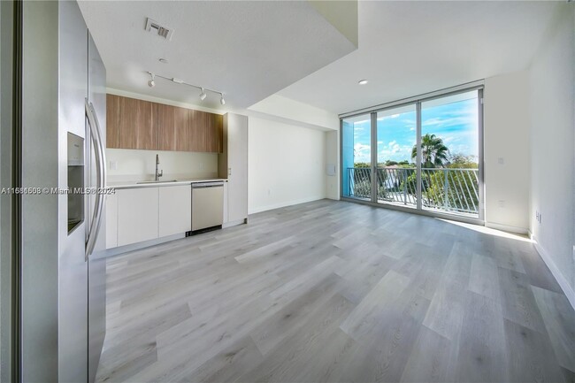 8075 NW 107th Ct-Unit -5-807 in Doral, FL - Building Photo - Building Photo