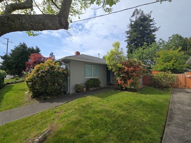 property at 1921 Harris St