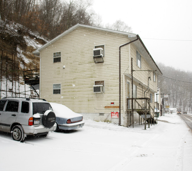 188 Campbells Creek Dr in Charleston, WV - Foto de edificio - Building Photo