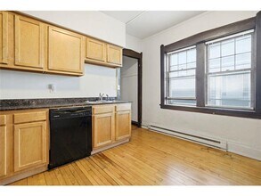 604 Holly Ave in St. Paul, MN - Building Photo - Building Photo