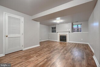 8820 Papillon Dr in Ellicott City, MD - Building Photo - Building Photo