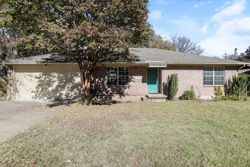 403 Vernon Castle Ave in Benbrook, TX - Building Photo