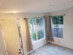 4705 Dartmoor Ct in Moorpark, CA - Foto de edificio - Building Photo