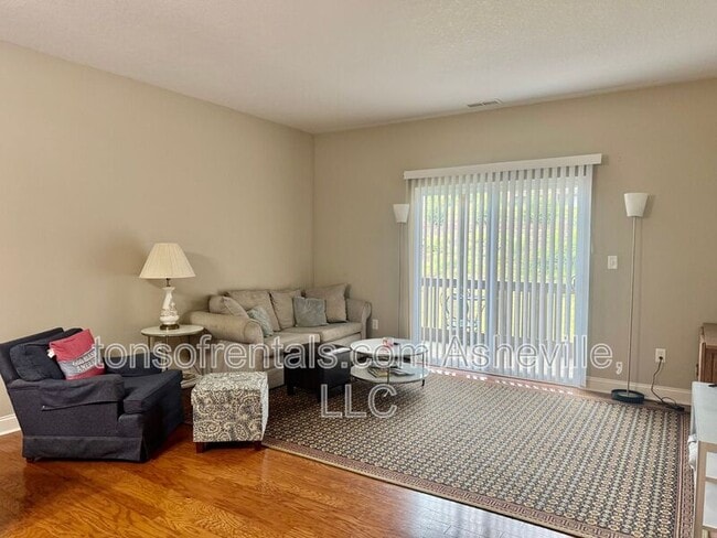 93 Foxden Dr in Fletcher, NC - Building Photo - Building Photo