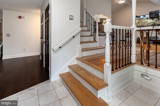 230 Jacobs Creek Rd in Hopewell Township, NJ - Foto de edificio - Building Photo