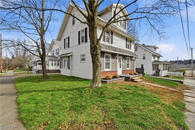 437 Erie St in Barberton, OH - Building Photo - Building Photo