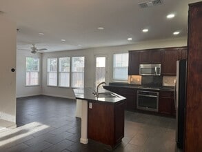 651 Jade Way in Fairfield, CA - Building Photo - Building Photo