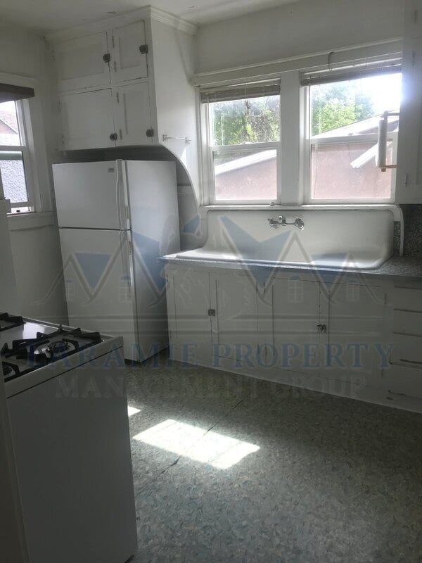 property at 515 E Lewis St