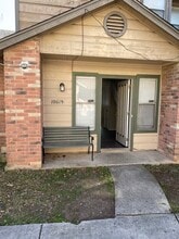 10619 Starcrest Dr, Unit Starcrest Townhomes in San Antonio, TX - Building Photo - Building Photo