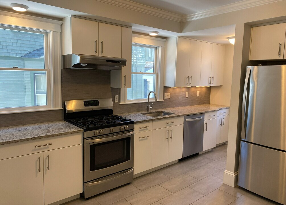 92 Powder House Blvd in Somerville, MA - Building Photo
