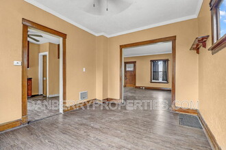 2416 Lawton Ave in Toledo, OH - Building Photo - Building Photo