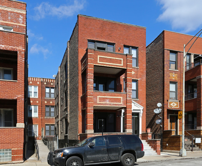 2540 W Augusta Blvd in Chicago, IL - Building Photo - Building Photo