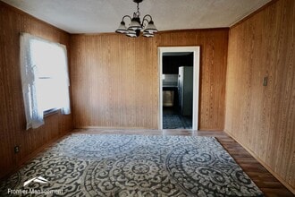 212 Ash St in Wamego, KS - Building Photo - Building Photo