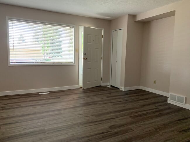 235 28 St S in Lethbridge, AB - Building Photo - Building Photo