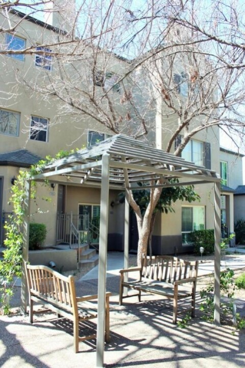 100 E Fillmore St in Phoenix, AZ - Building Photo