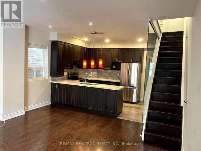 1311 Gerrard St E in Toronto, ON - Building Photo - Building Photo