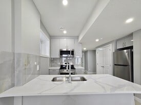 442 Carringvue Grove NW in Calgary, AB - Building Photo