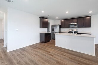 7212 Sparkling Light Dr in Austin, TX - Building Photo - Building Photo