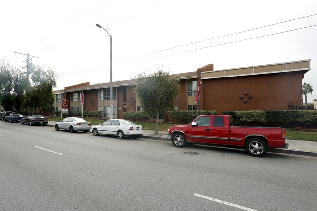 Palm Terrace Apartments in North Hills, CA - Building Photo - Building Photo