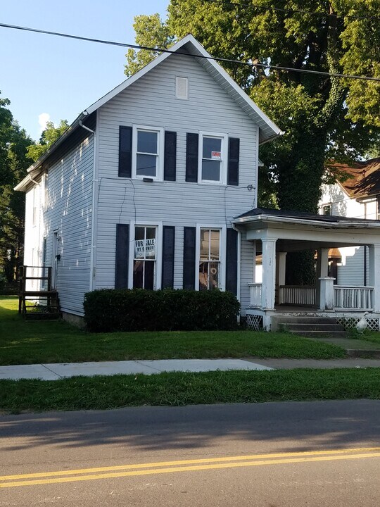 296 W Church St, Unit A in Newark, OH - Building Photo