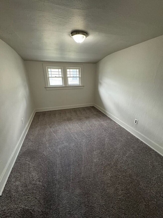 1018 Archer Ave, Unit 1/2 in Fort Wayne, IN - Building Photo - Building Photo