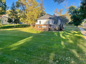 1001 N Cleveland Ave in Fergus Falls, MN - Foto de edificio - Building Photo