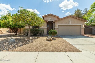 6211 W Wickieup Ln in Glendale, AZ - Building Photo