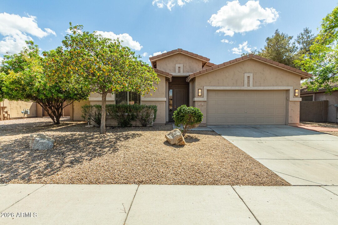 6211 W Wickieup Ln in Glendale, AZ - Building Photo