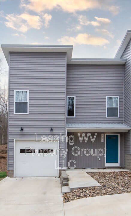 201 Berry Ln in Barboursville, WV - Building Photo