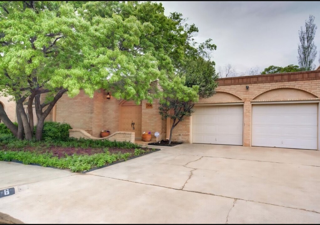 306 Vale Ave in Lubbock, TX - Building Photo
