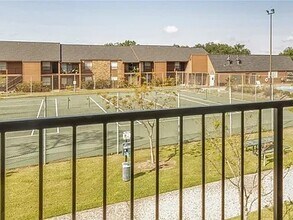 904 University Oaks Blvd, Unit 96 in College Station, TX - Foto de edificio - Building Photo