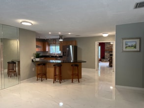 538 85th Ave N in St. Petersburg, FL - Foto de edificio - Building Photo