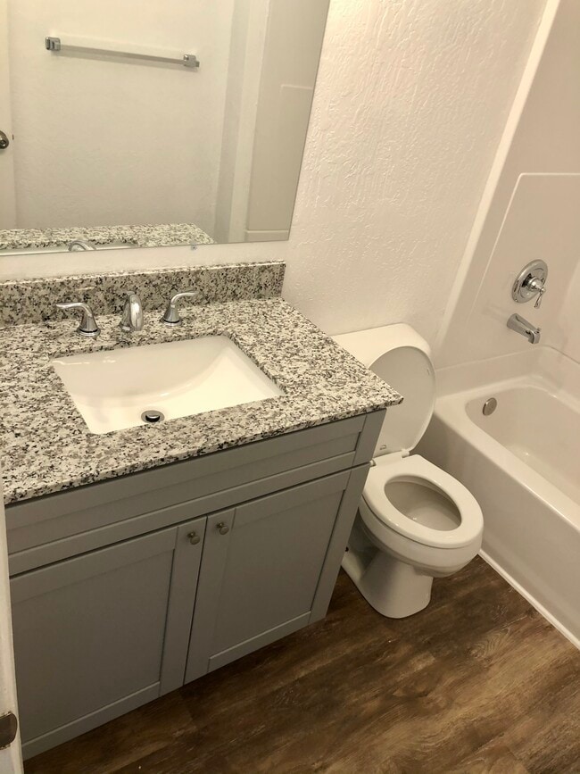 1724 Wright St, Unit 3 in Sacramento, CA - Building Photo - Building Photo