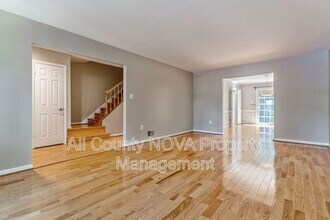 6410 Seven Oaks Ct in Falls Church, VA - Building Photo - Building Photo