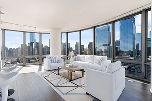 Hubbard Place in Chicago, IL - Building Photo