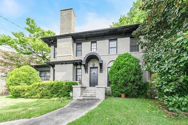 property at 38 Delmont Dr NE